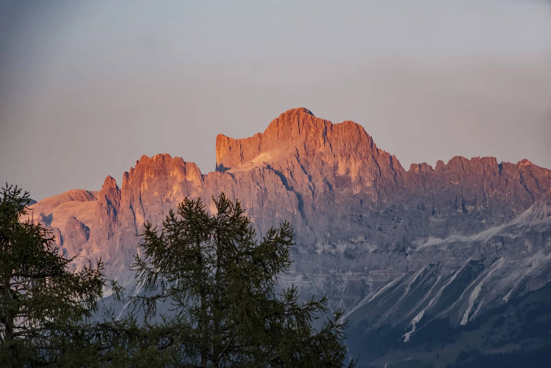„Enrosadira“ das beindruckende Leuchten des Rosengartens