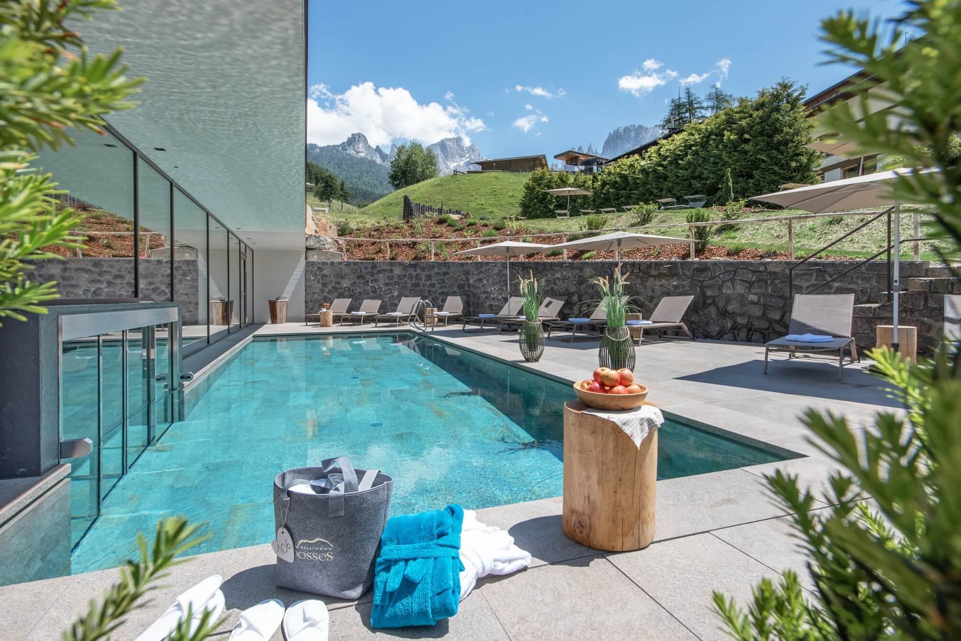 Entspannung im Indoor-Outdoor-Pool